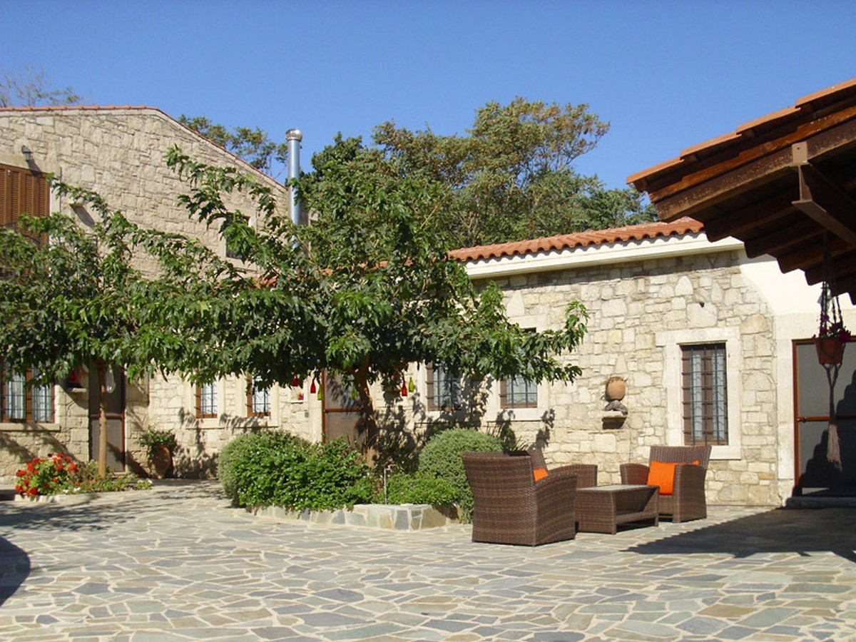 Τraditional stone house 236 m²