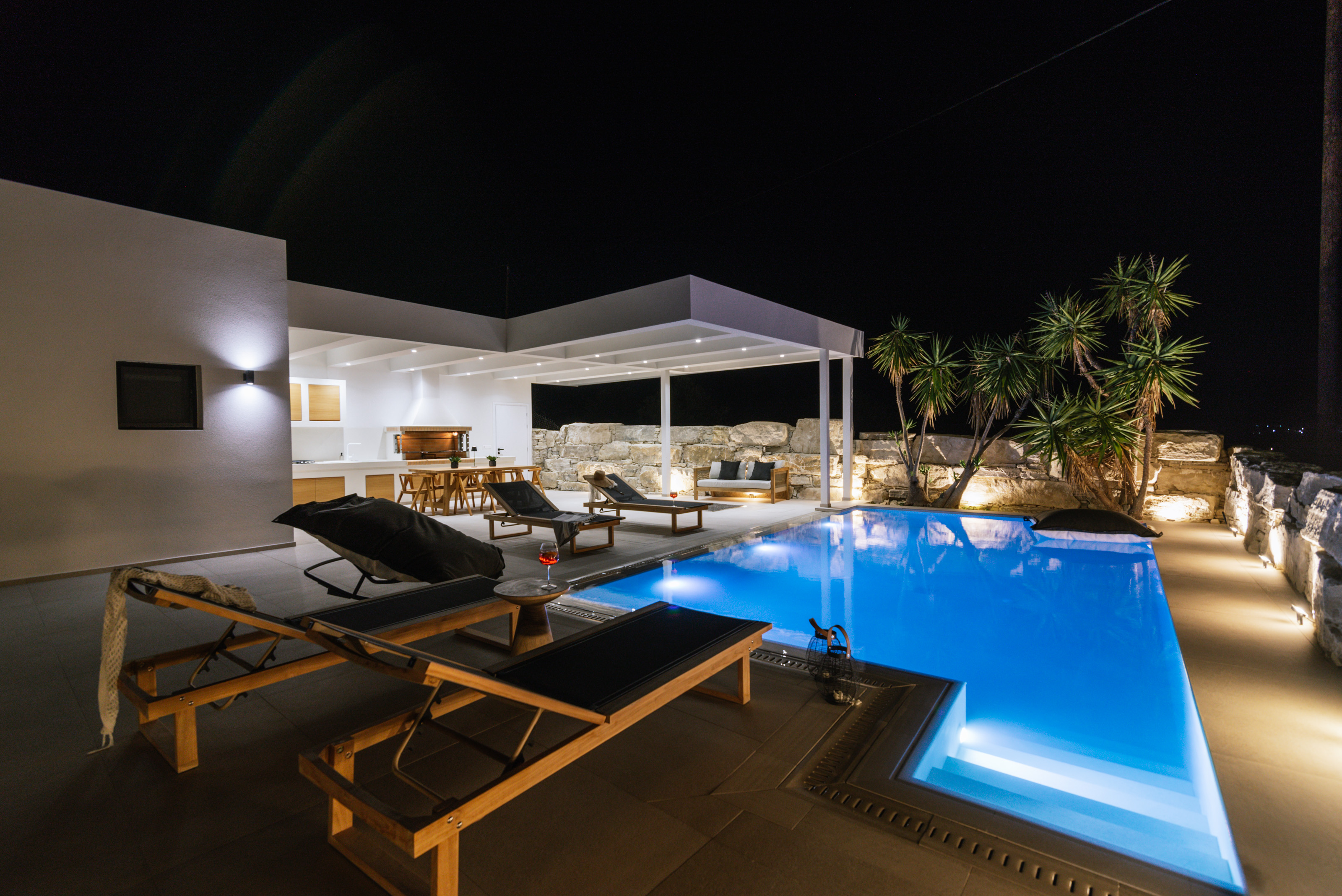 Geweldige privévilla van 155 m² met zwembad op 3.500 m². verhaallijn.