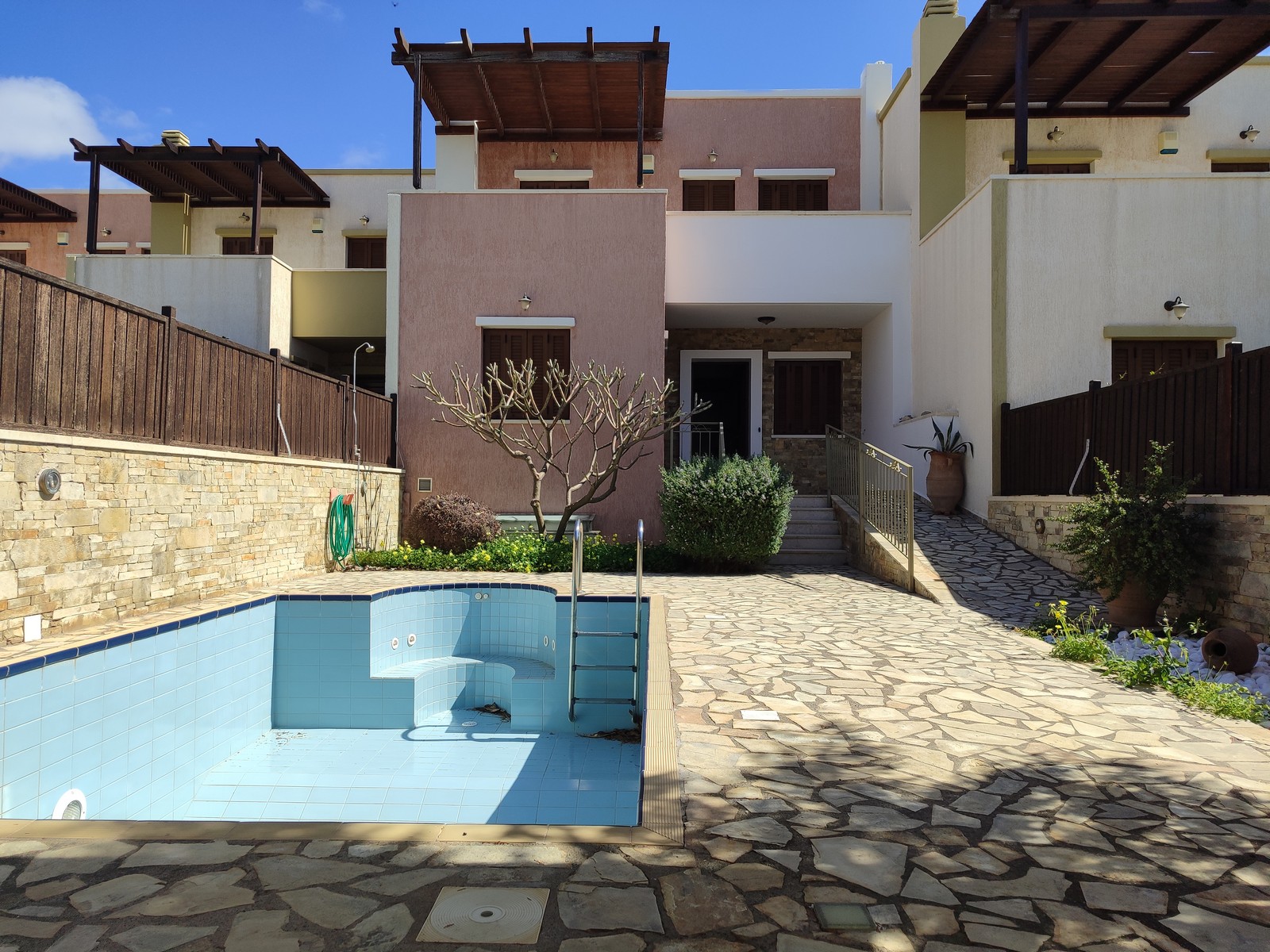 This beautiful 200m2 maisonette sits on a 300m2 plot with a private pool.