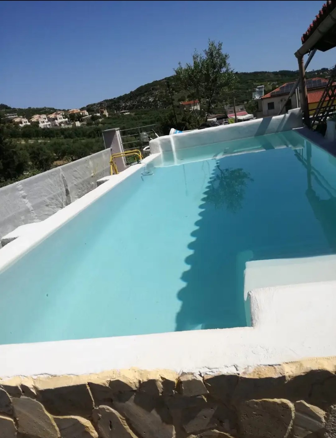 Detached house of approximately 100m2 for sale with a swimming pool.