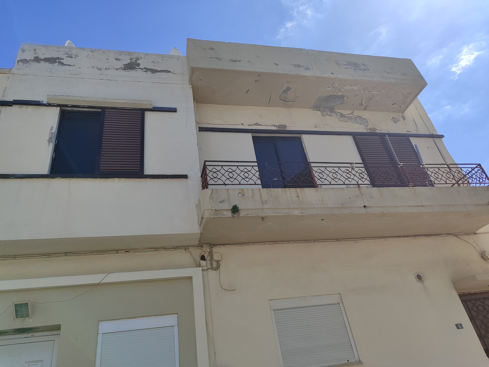 Maisonette for sale 110m2 almost in the city center of Heraklion.