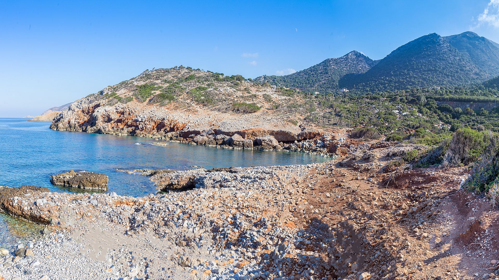 Uniek perceel van 70 hectare met 3 stranden te koop in centraal Kreta