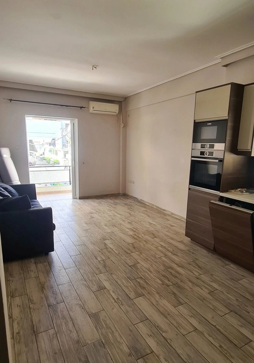 Volledig Gerenoveerd Appartement van 75 m² nabij de Haven van Piraeus