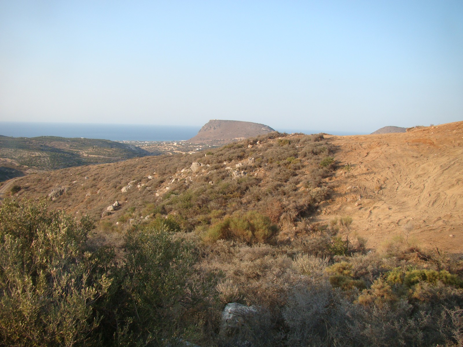 Plot of 8.5 acres for sale in an excellent location, sea view.