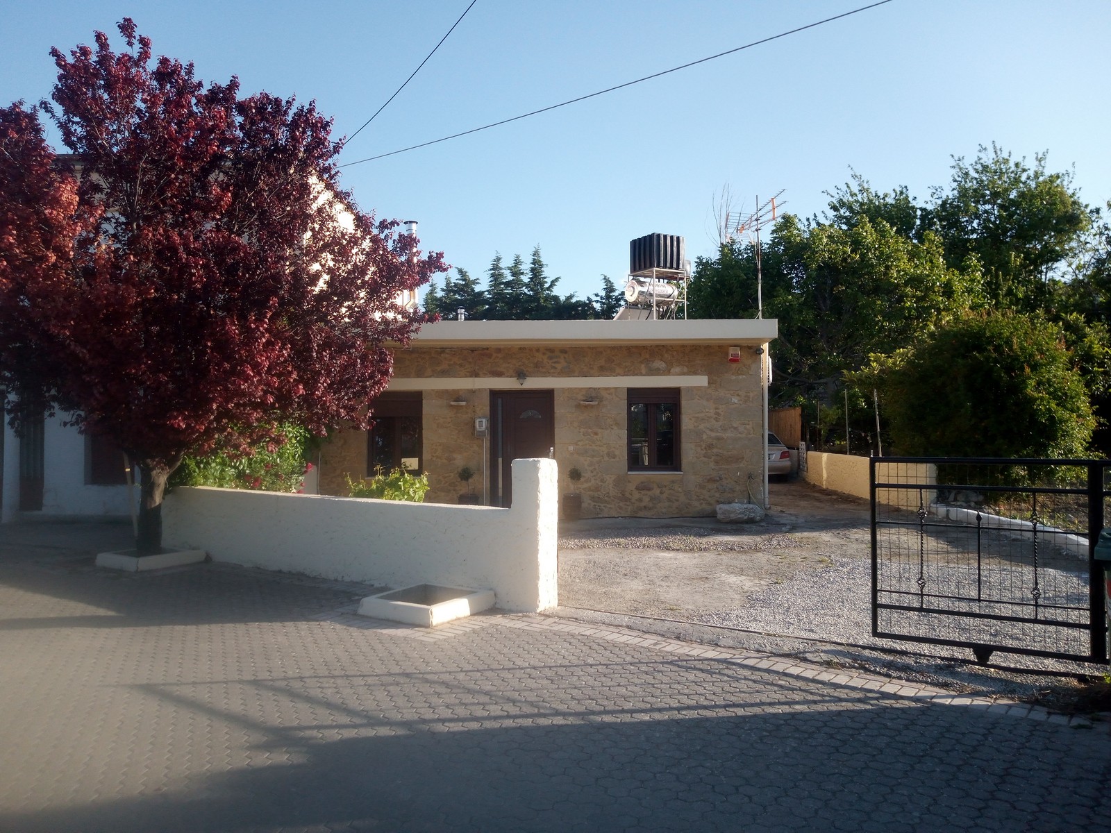 Beautiful Detached house renovated 81m2 on a plot area of ​​715m2.