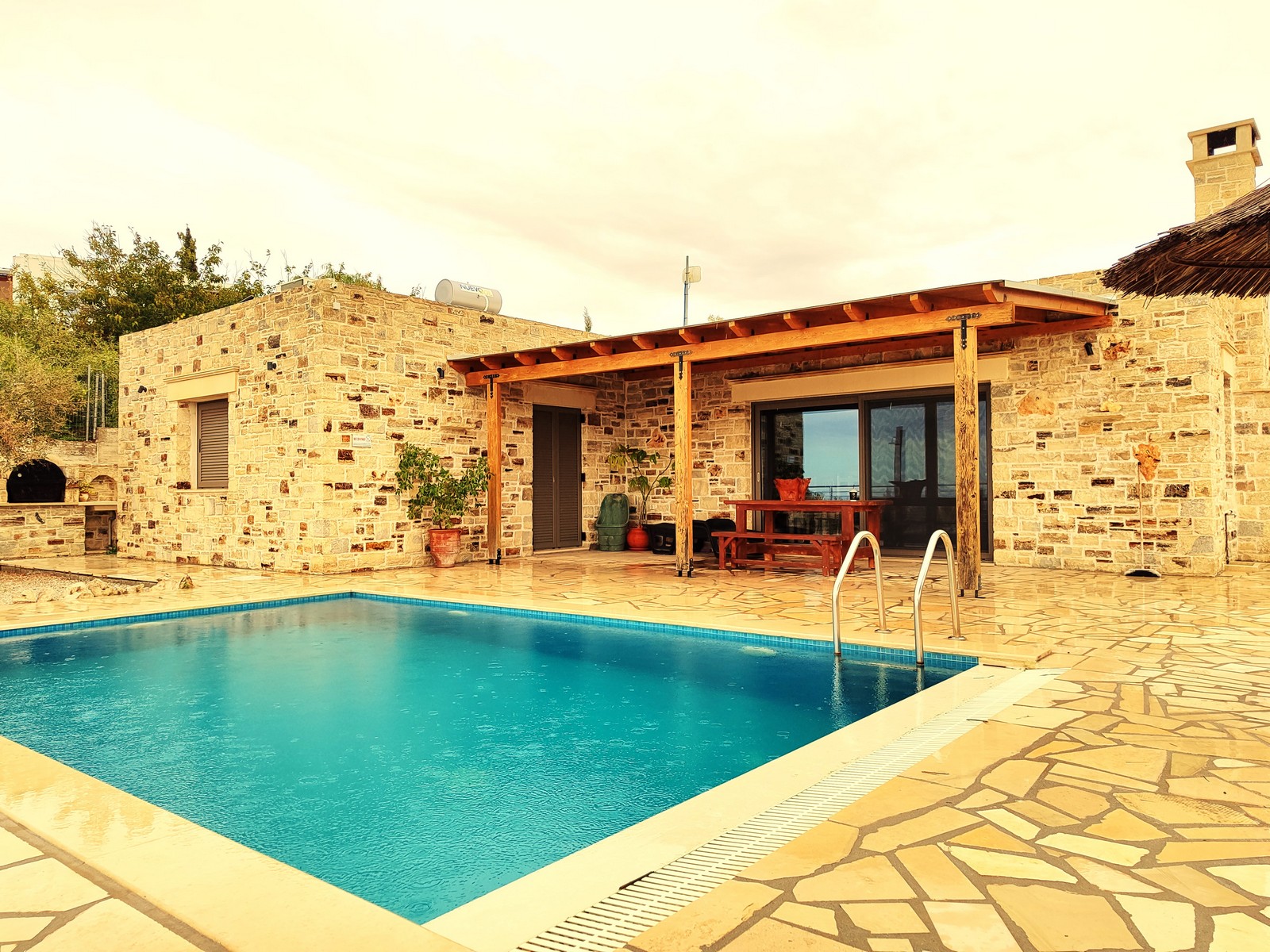 Stone ground floor detached house near Kommos.