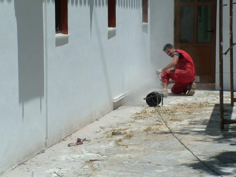 Εξωτερική ανακαίνιση, μόνωση χρωματισμός τοίχων, νέα κεραμίδια στο καμπαναριό.