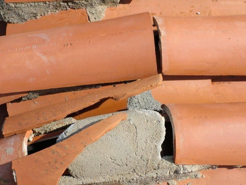 Εξωτερική ανακαίνιση, μόνωση χρωματισμός τοίχων, νέα κεραμίδια στο καμπαναριό.