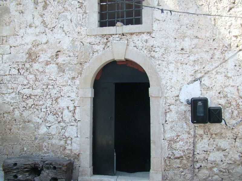 Καθαρισμός αποθήκης, με υδροβολή και αμμοβολή (για την Εφορεία Βυζαντινών Αρχαιοτήτων) 