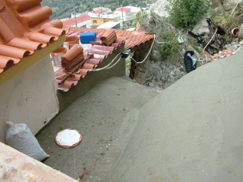 Εξωτερική ανακαίνιση, μόνωση επισκευή κεραμιδιών.