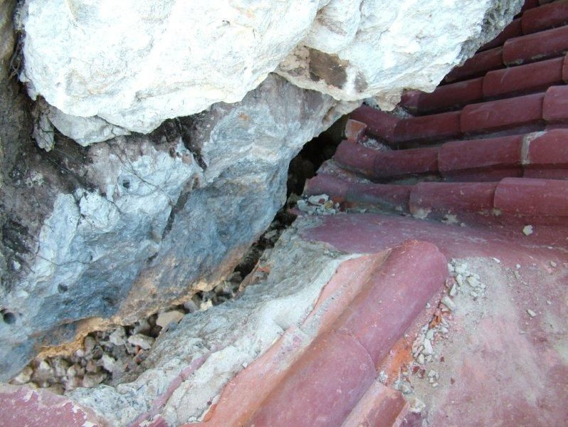 Εξωτερική ανακαίνιση, μόνωση επισκευή κεραμιδιών.