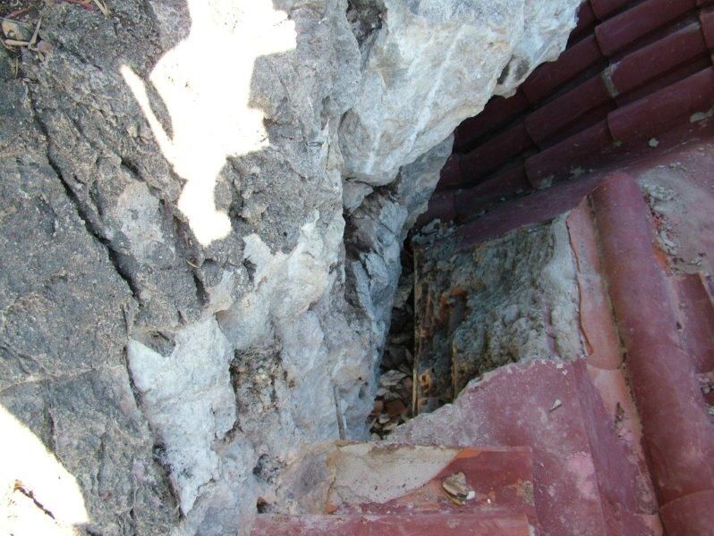Εξωτερική ανακαίνιση, μόνωση επισκευή κεραμιδιών.
