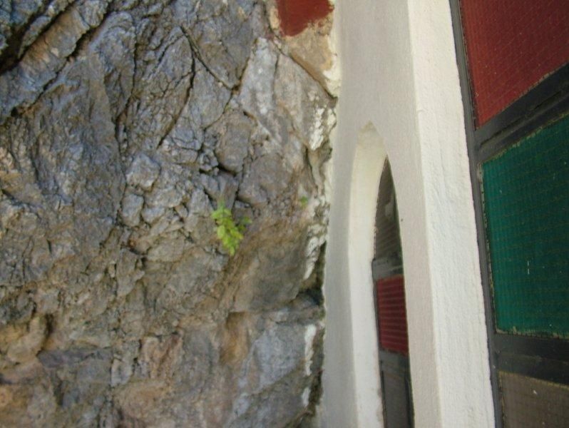 Εξωτερική ανακαίνιση, μόνωση επισκευή κεραμιδιών.