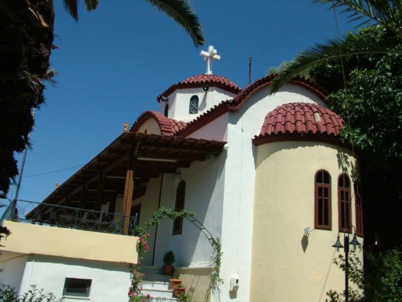 Εξωτερική ανακαίνιση, μόνωση επισκευή κεραμιδιών.