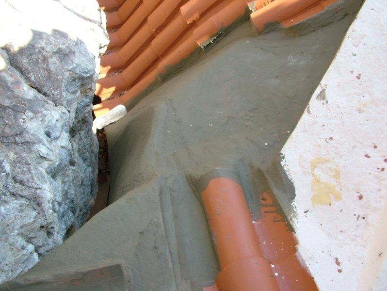Εξωτερική ανακαίνιση, μόνωση επισκευή κεραμιδιών.