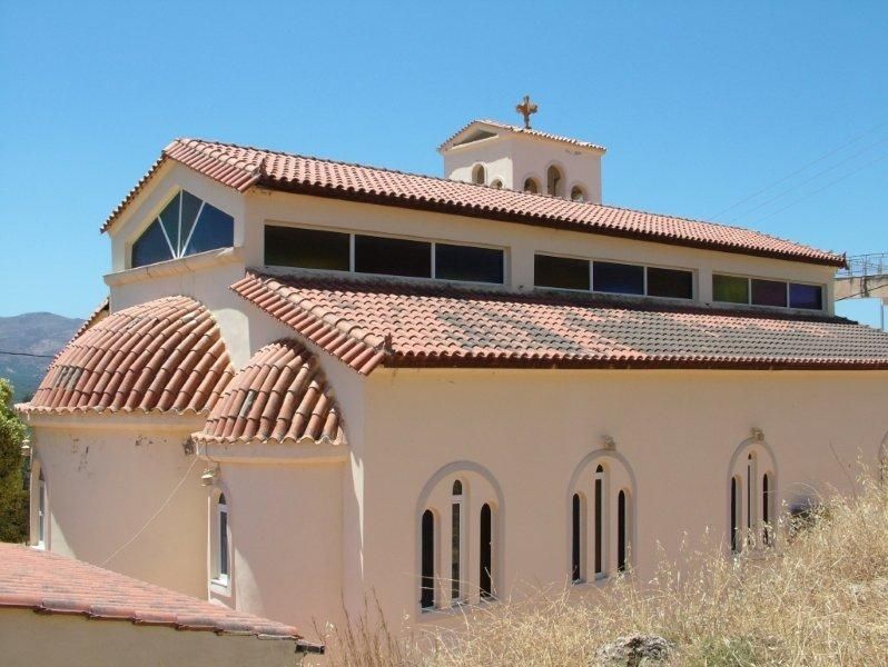 Μόνωση περιμετρικά στην βάση του ιερού ναού.