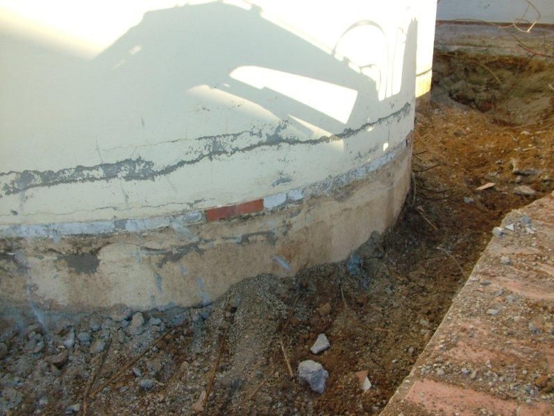 Μόνωση περιμετρικά στην βάση του ιερού ναού.
