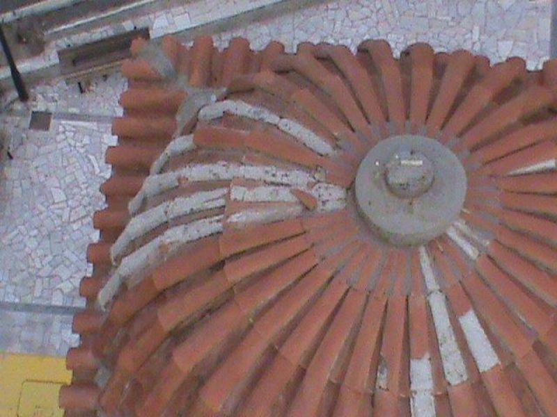 Εξωτερική ανακαίνιση, μόνωση επισκευή κεραμιδιών.