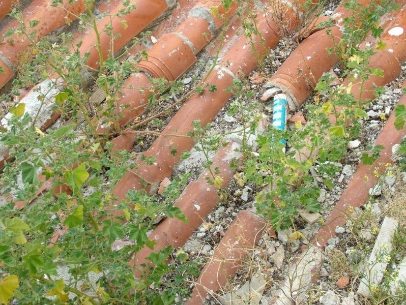 Εξωτερική ανακαίνιση, μόνωση επισκευή κεραμιδιών.