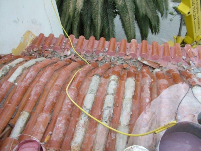 Εξωτερική ανακαίνιση, μόνωση επισκευή κεραμιδιών.