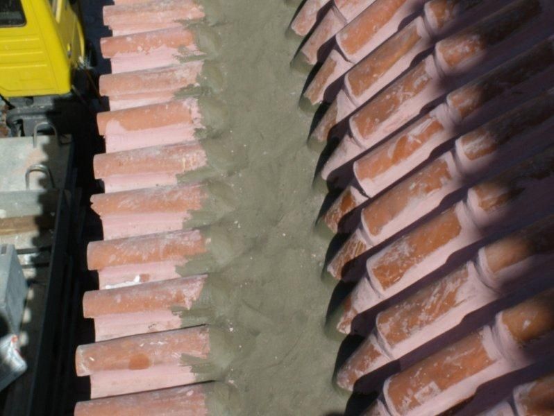 Εξωτερική ανακαίνιση, μόνωση επισκευή κεραμιδιών.