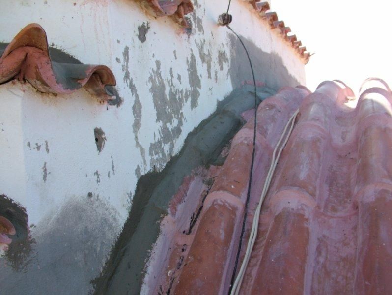 Εξωτερική ανακαίνιση, μόνωση επισκευή κεραμιδιών.