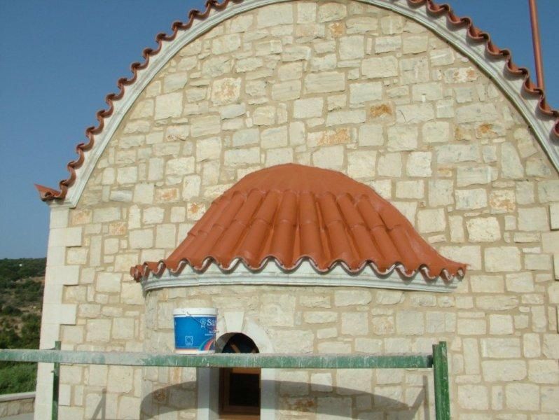 Εξωτερική ανακαίνιση, μόνωση επισκευή κεραμιδιών.