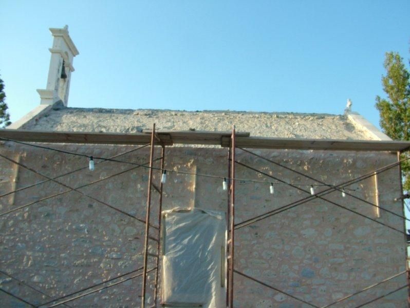 Ξήλωμα παλαιών, τοποθέτηση νέων κεραμιδιών, επισκευή καμπαναριού.