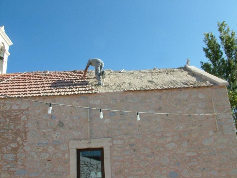 Ξήλωμα παλαιών, τοποθέτηση νέων κεραμιδιών, επισκευή καμπαναριού.
