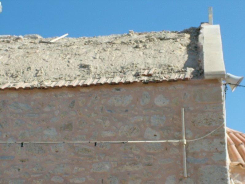 Ξήλωμα παλαιών, τοποθέτηση νέων κεραμιδιών, επισκευή καμπαναριού.