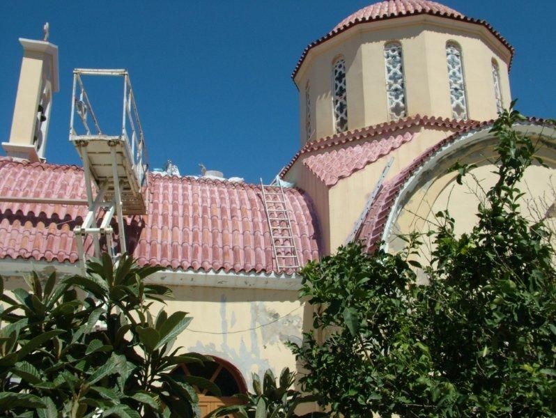 Εξωτερική ανακαίνιση, μόνωση επισκευή κεραμιδιών.