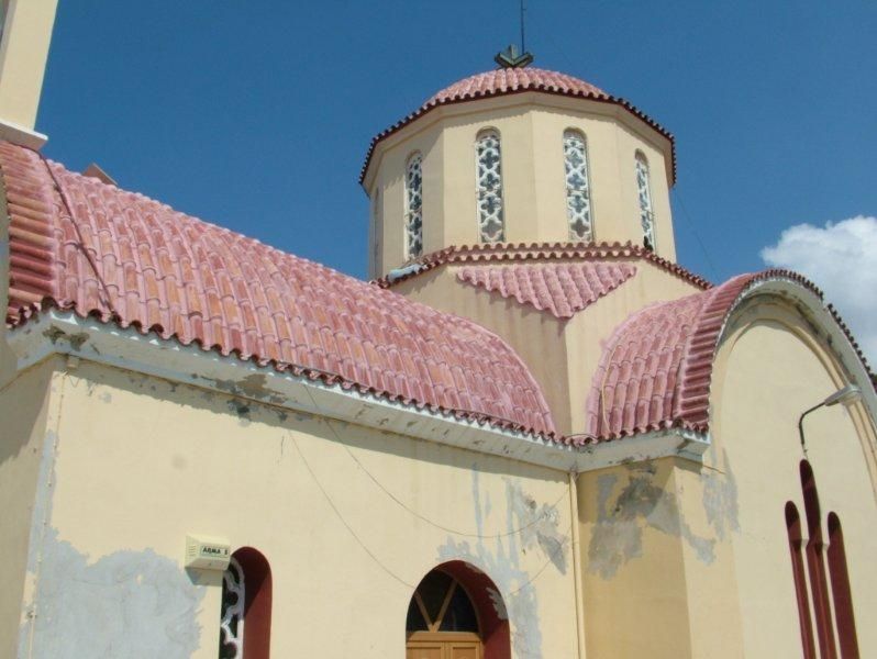 Εξωτερική ανακαίνιση, μόνωση επισκευή κεραμιδιών.