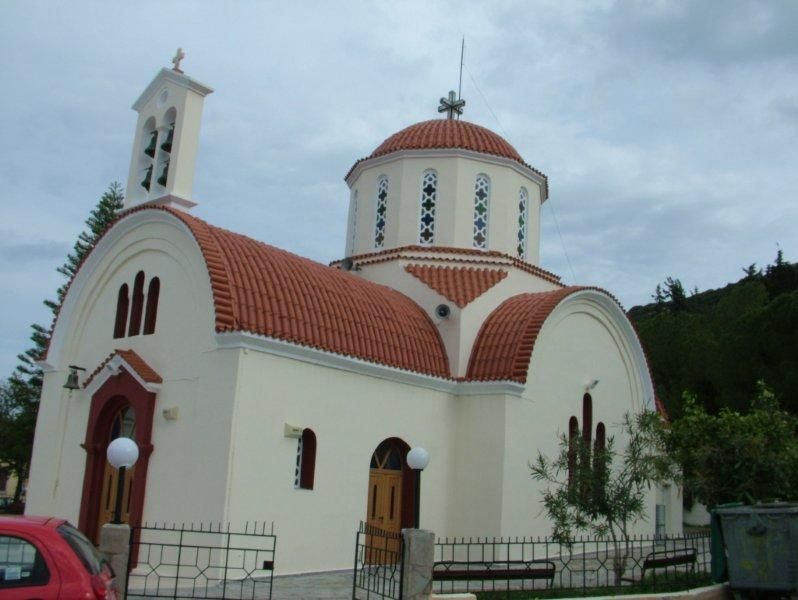 Εξωτερική ανακαίνιση, μόνωση επισκευή κεραμιδιών.