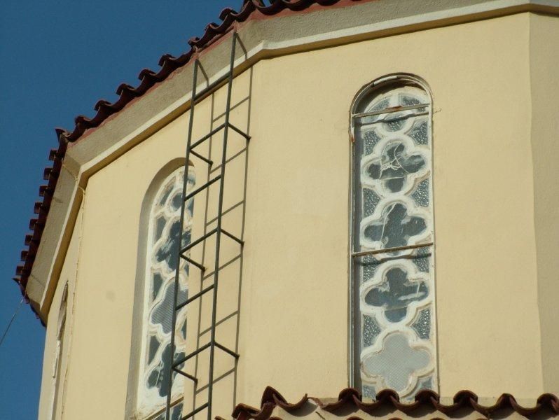 Εξωτερική ανακαίνιση, μόνωση επισκευή κεραμιδιών.