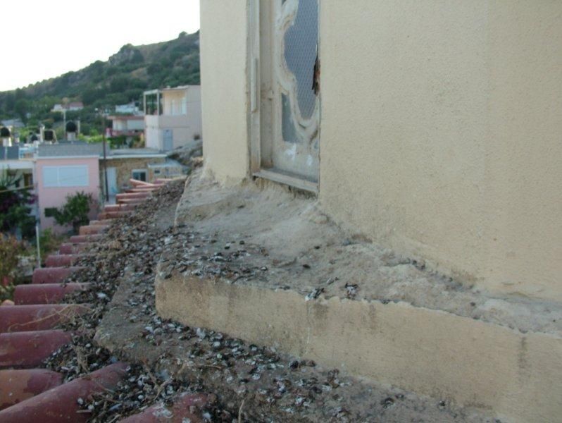Εξωτερική ανακαίνιση, μόνωση επισκευή κεραμιδιών.