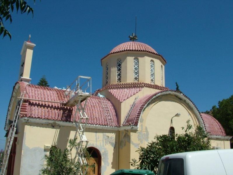 Εξωτερική ανακαίνιση, μόνωση επισκευή κεραμιδιών.