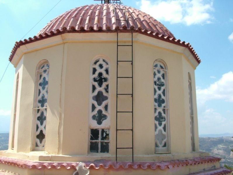 Εξωτερική ανακαίνιση, μόνωση επισκευή κεραμιδιών.