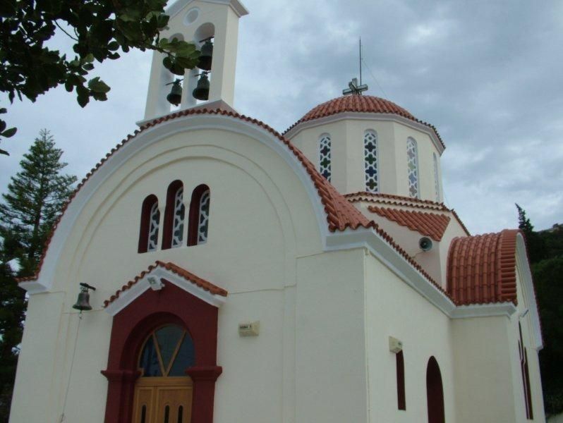 Εξωτερική ανακαίνιση, μόνωση επισκευή κεραμιδιών.