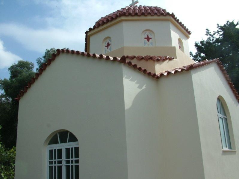 Καθαρισμός πέτρας , εξωτερική ανακαίνιση, μόνωση επισκευή κεραμιδιών.