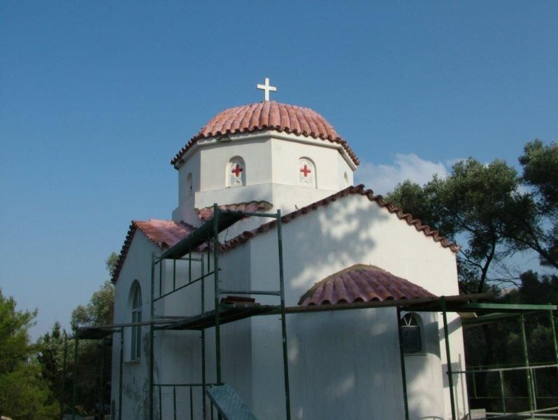 Καθαρισμός πέτρας , εξωτερική ανακαίνιση, μόνωση επισκευή κεραμιδιών.