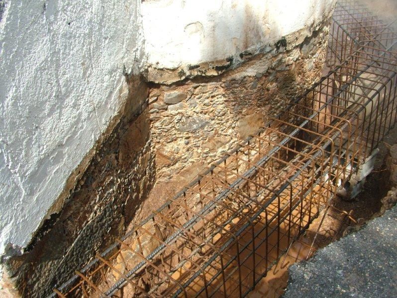 Καθαρισμός πέτρας , εξωτερική ανακαίνιση, μόνωση επισκευή κεραμιδιών.