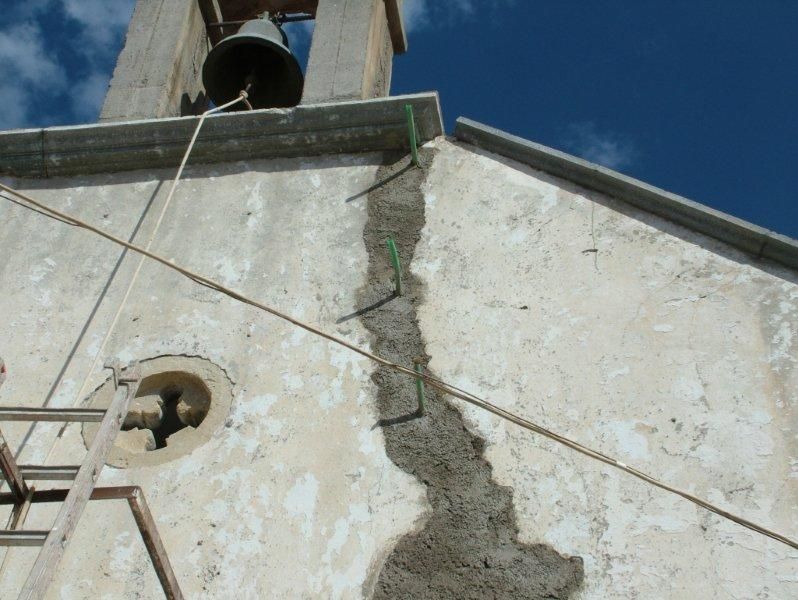Καθαρισμός πέτρας , εξωτερική ανακαίνιση, μόνωση επισκευή κεραμιδιών.