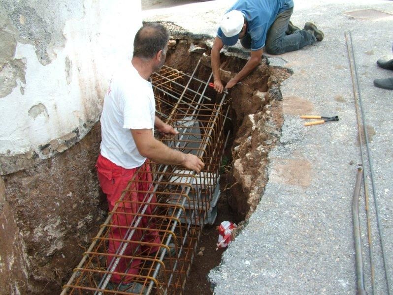 Καθαρισμός πέτρας , εξωτερική ανακαίνιση, μόνωση επισκευή κεραμιδιών.