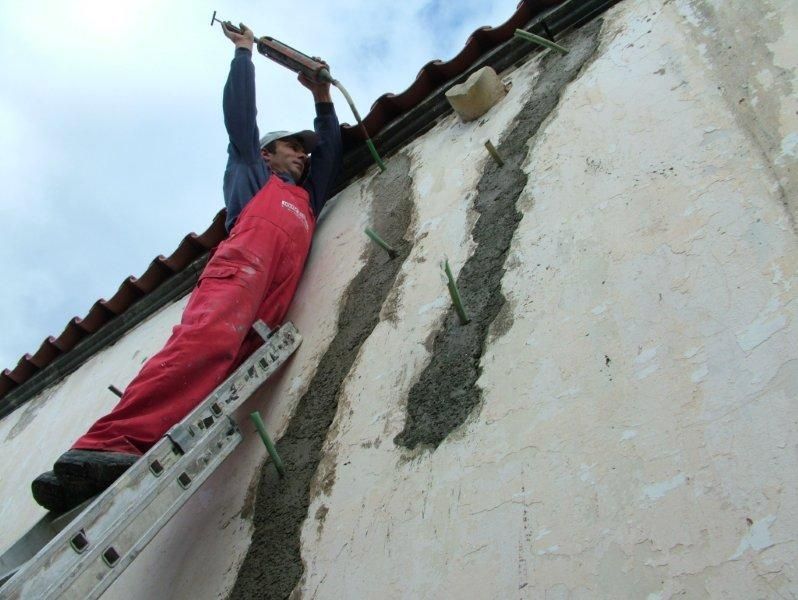 Καθαρισμός πέτρας , εξωτερική ανακαίνιση, μόνωση επισκευή κεραμιδιών.