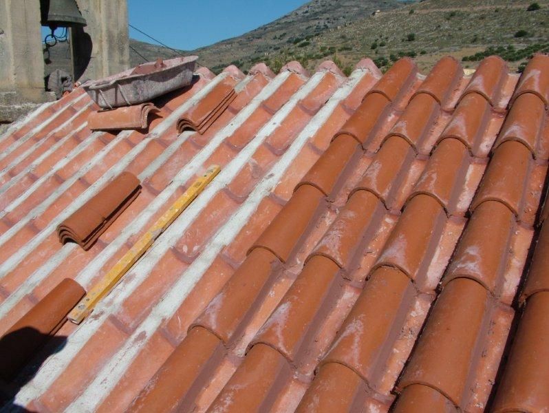 Καθαρισμός πέτρας , εξωτερική ανακαίνιση, μόνωση επισκευή κεραμιδιών.