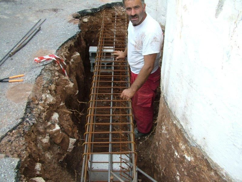 Καθαρισμός πέτρας , εξωτερική ανακαίνιση, μόνωση επισκευή κεραμιδιών.
