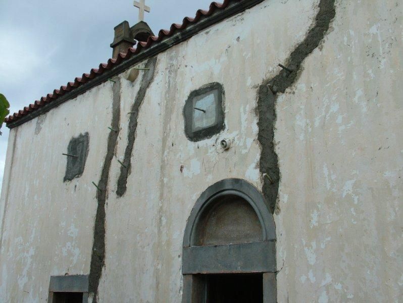Καθαρισμός πέτρας , εξωτερική ανακαίνιση, μόνωση επισκευή κεραμιδιών.