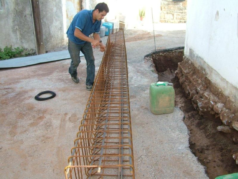 Καθαρισμός πέτρας , εξωτερική ανακαίνιση, μόνωση επισκευή κεραμιδιών.