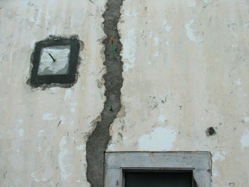 Καθαρισμός πέτρας , εξωτερική ανακαίνιση, μόνωση επισκευή κεραμιδιών.