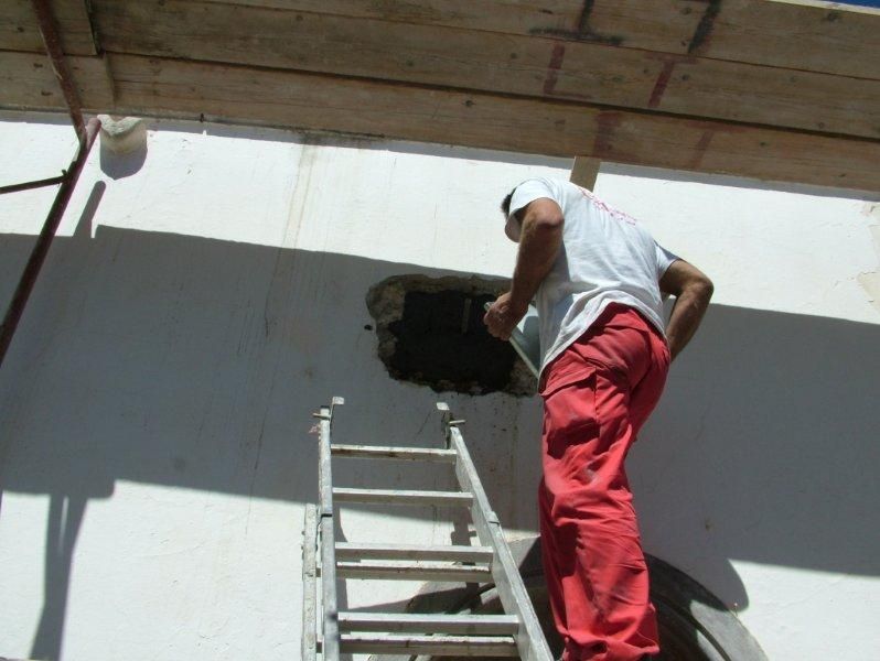 Καθαρισμός πέτρας , εξωτερική ανακαίνιση, μόνωση επισκευή κεραμιδιών.